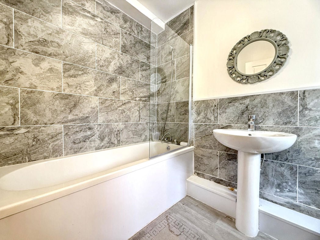Property image 8 of 16