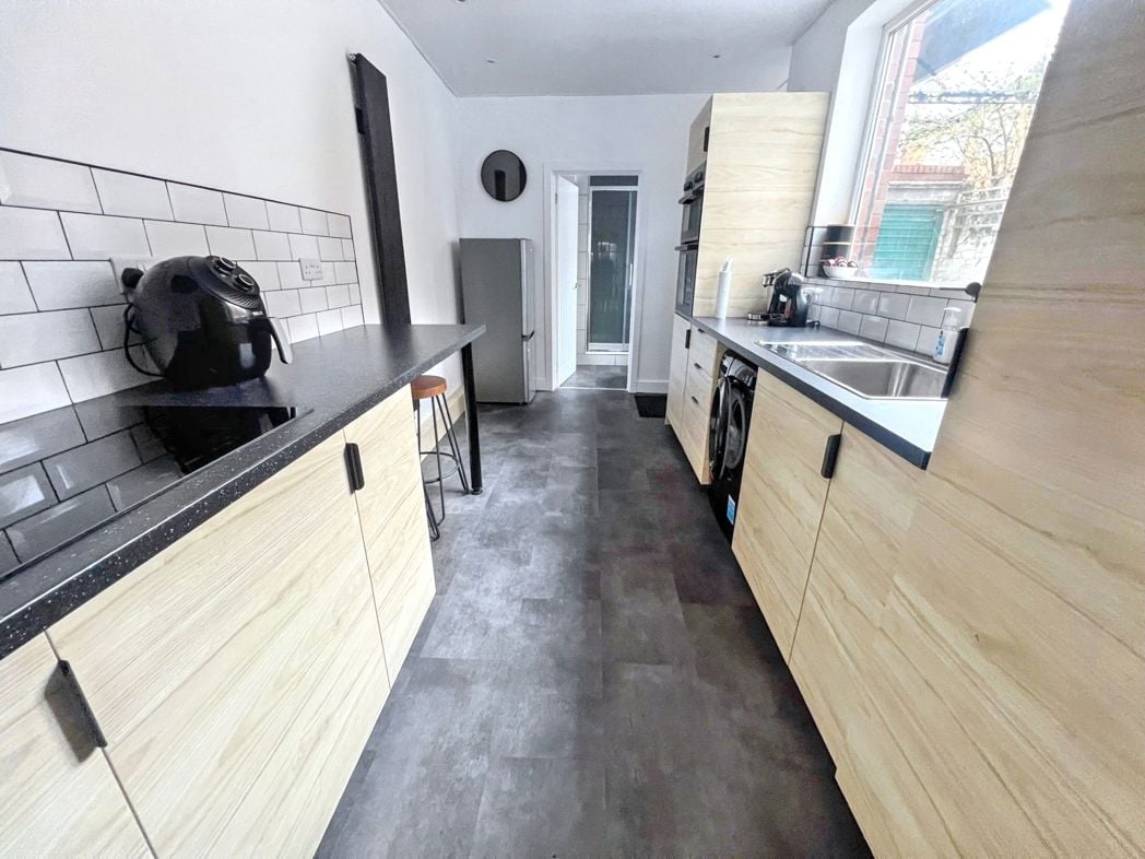 Property image 4 of 11