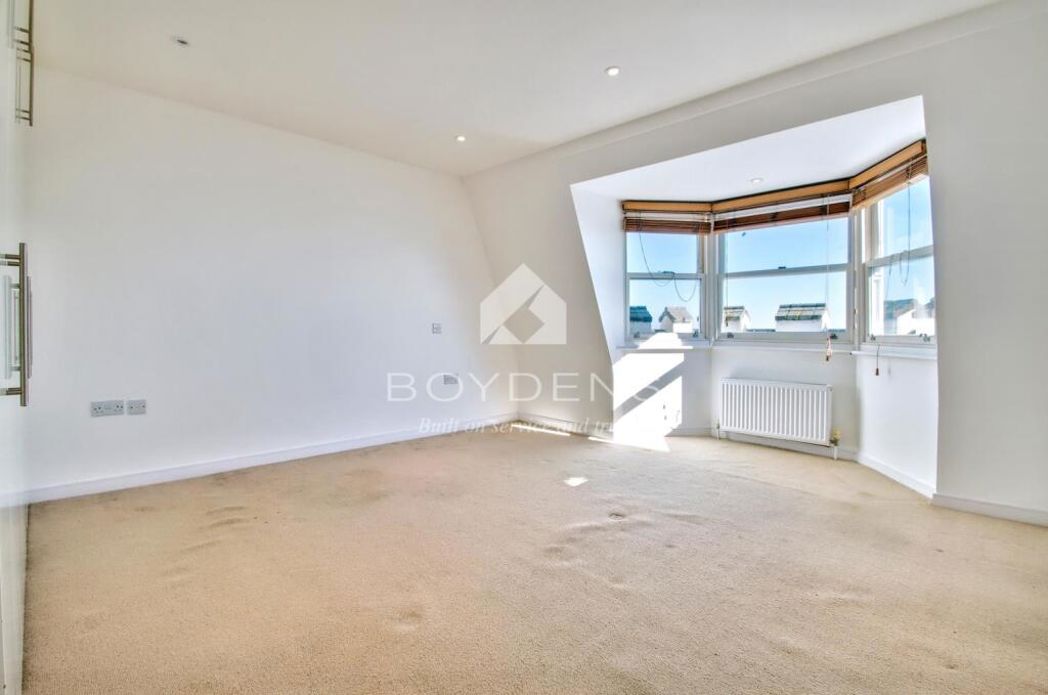 Property image 5 of 9