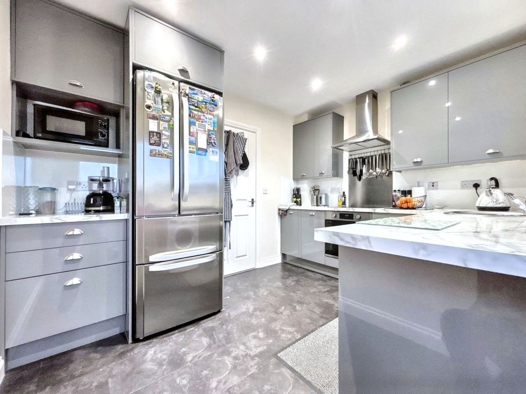 Property image 3 of 18