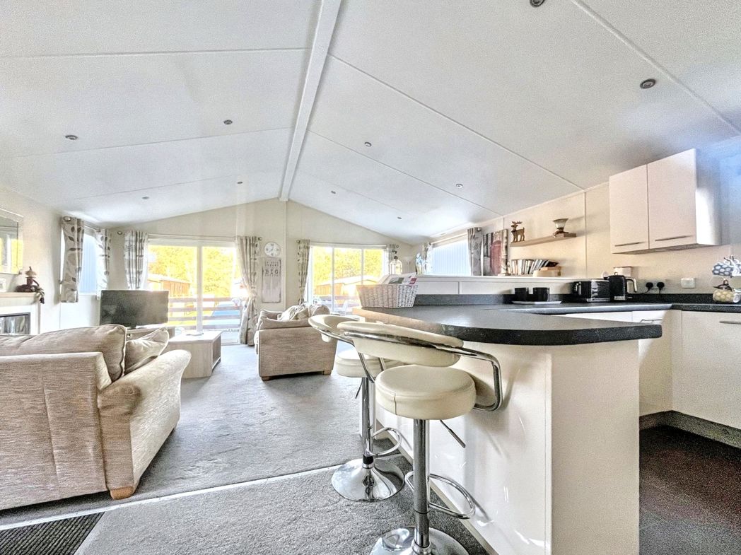 Property image 2 of 13