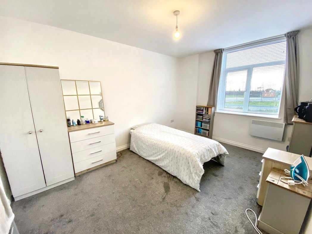 Property image 8 of 16