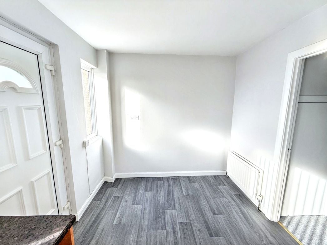 Property image 5 of 9