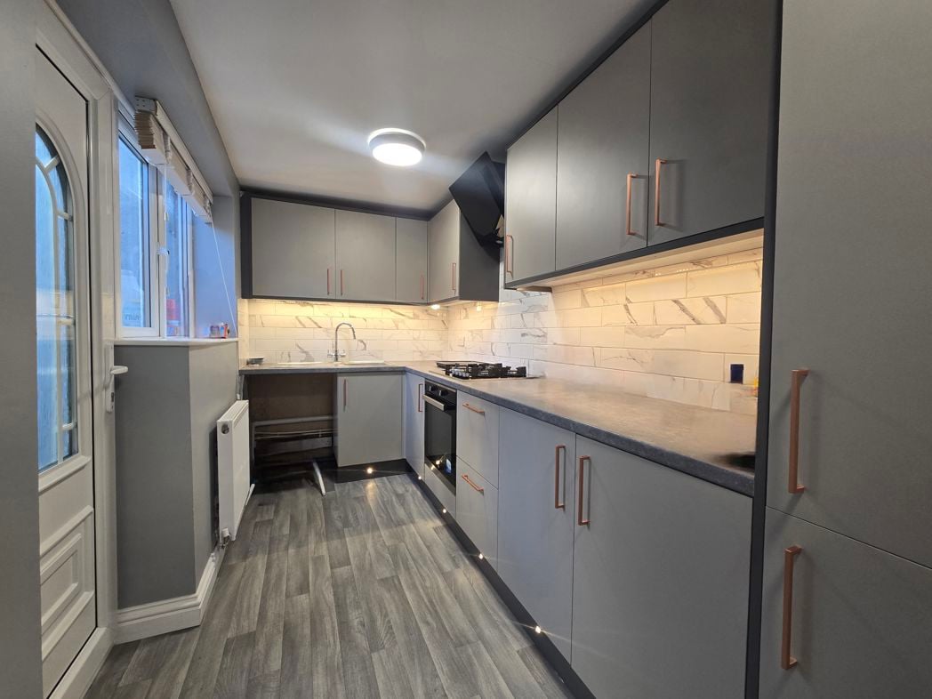 Property image 2 of 9