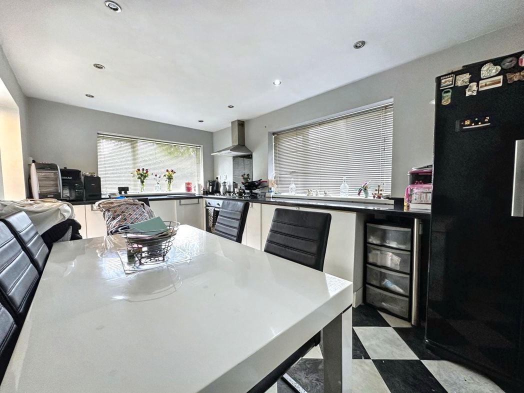 Property image 8 of 15