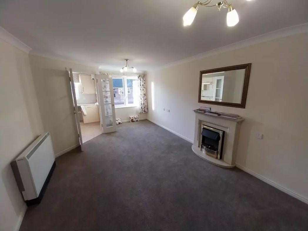 16 Roman Court, Edenbridge, Kent, TN8 5LW