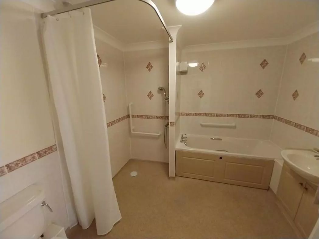 16 Roman Court, Edenbridge, Kent, TN8 5LW