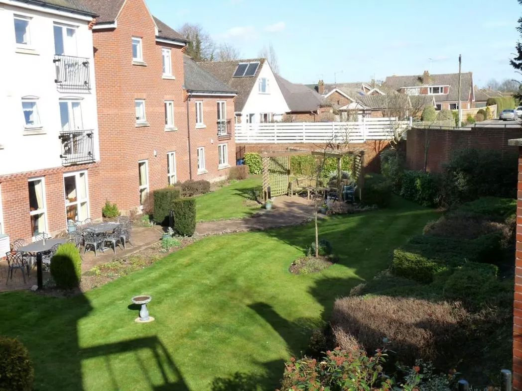 16 Roman Court, Edenbridge, Kent, TN8 5LW