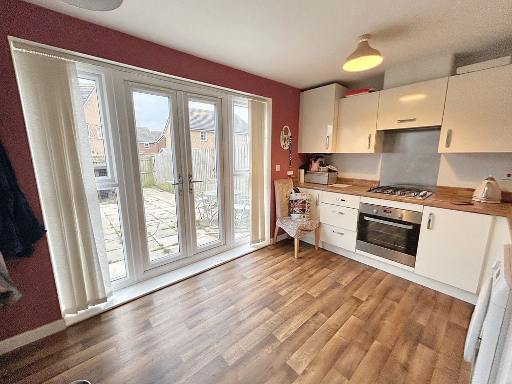 Property image 5 of 11