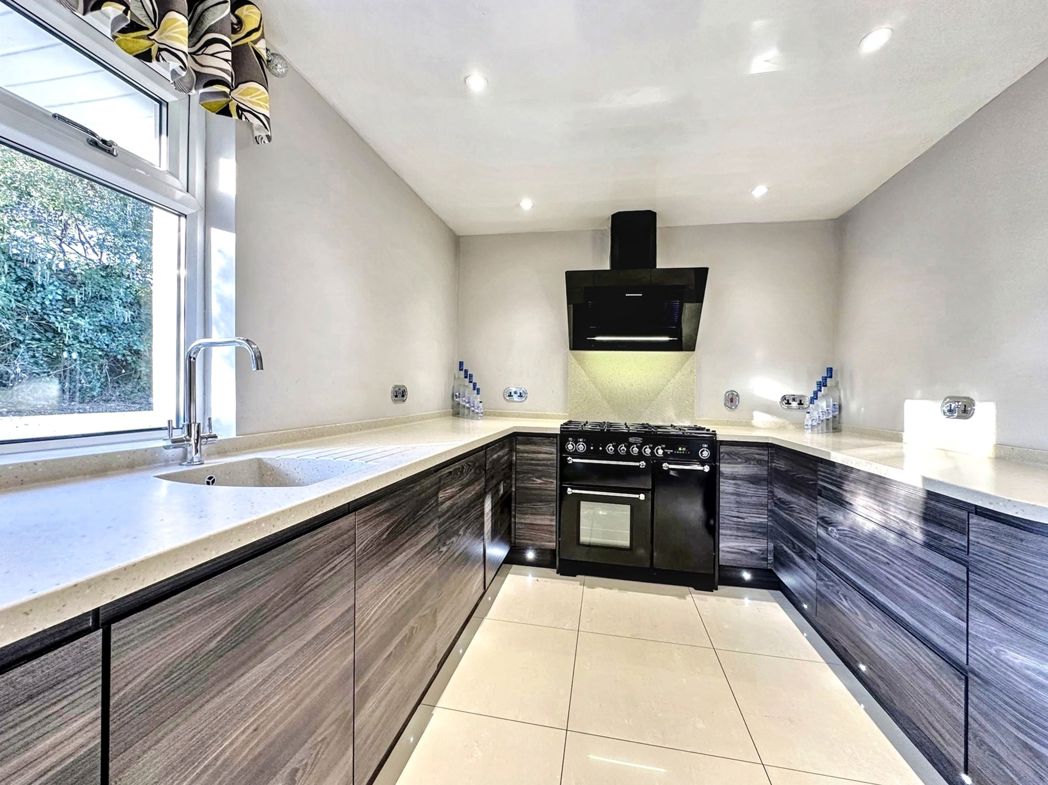Property image 11 of 29