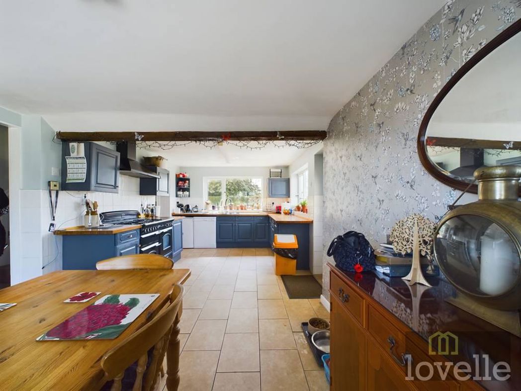 Property image 4 of 17