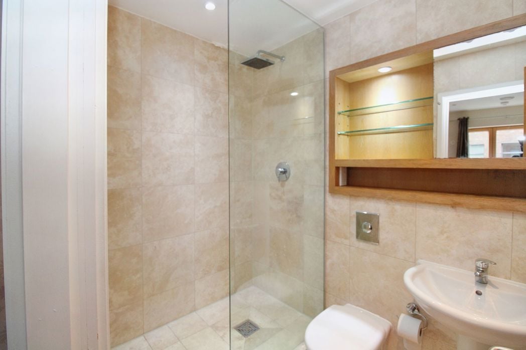 Property image 6 of 8