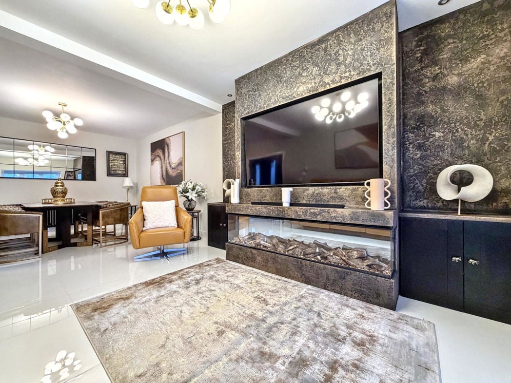 Property image 2 of 32