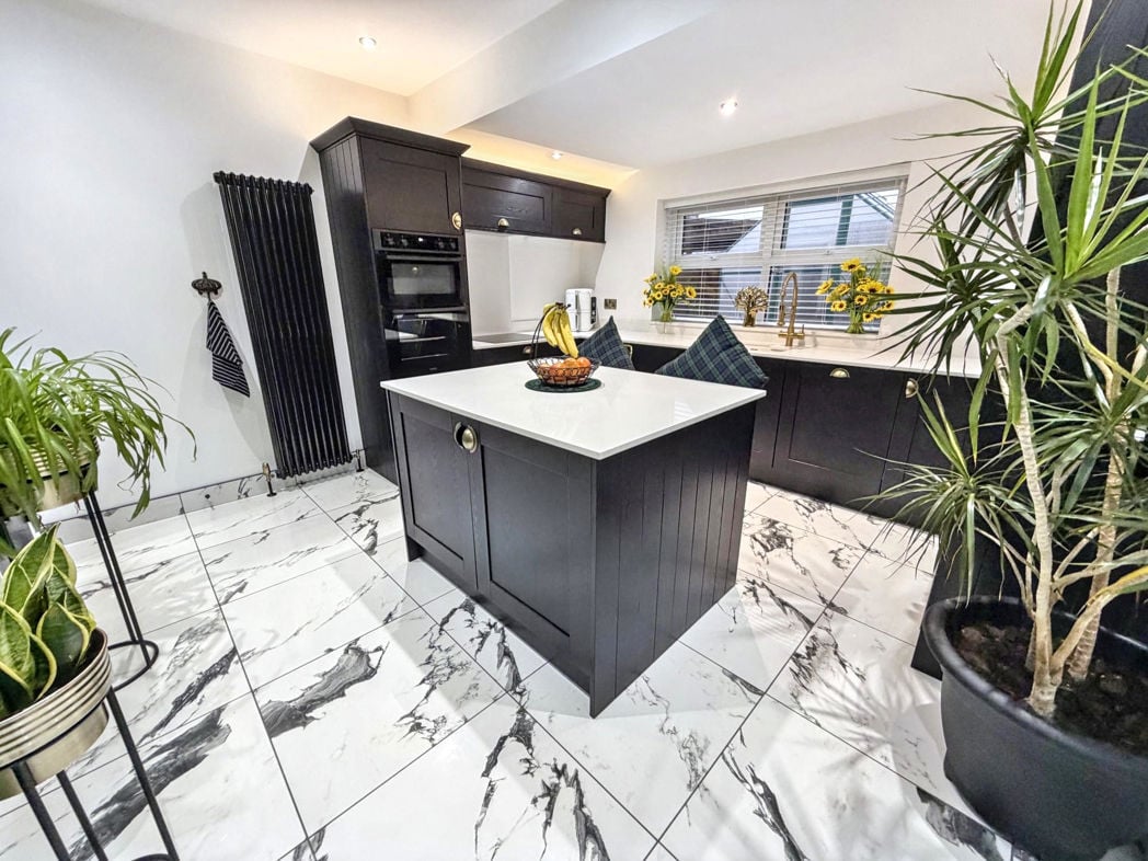Property image 11 of 32