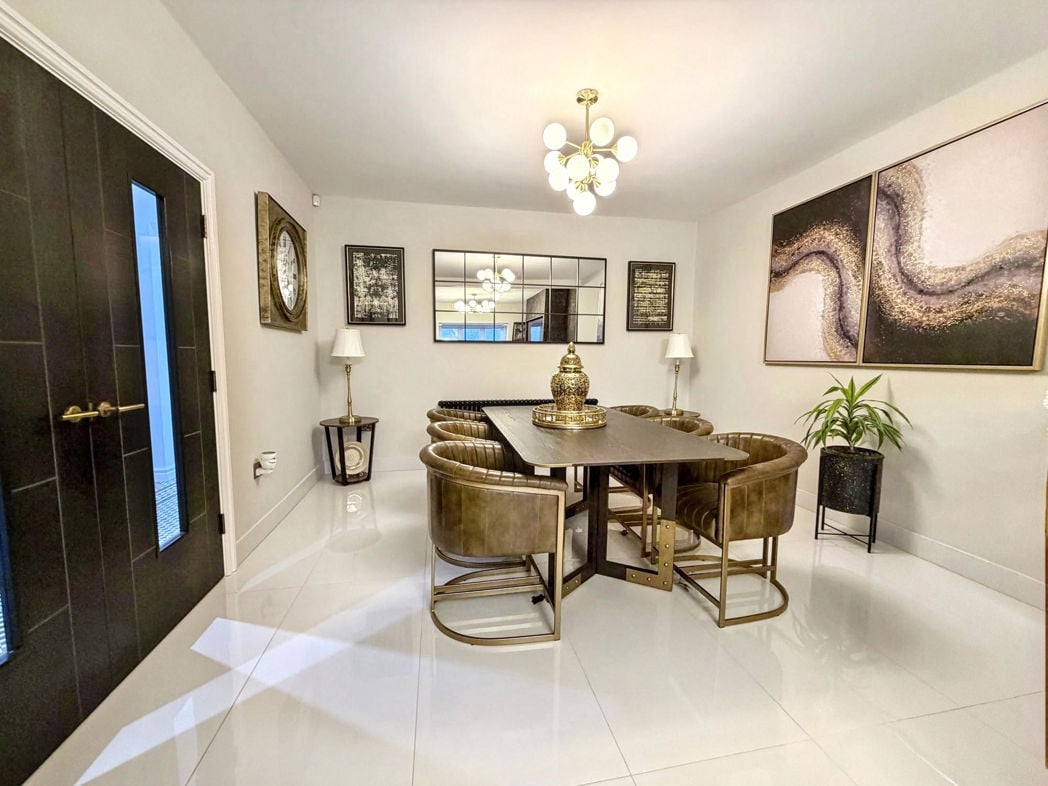 Property image 8 of 32