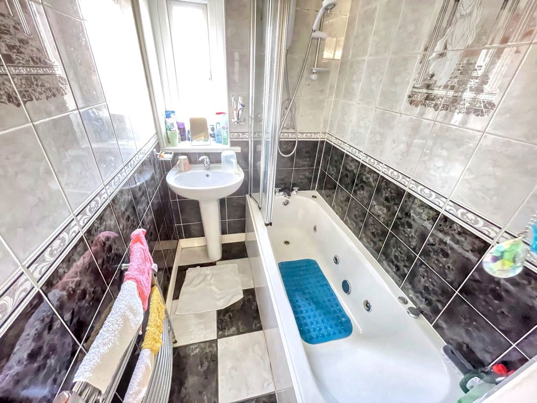 Property image 7 of 8