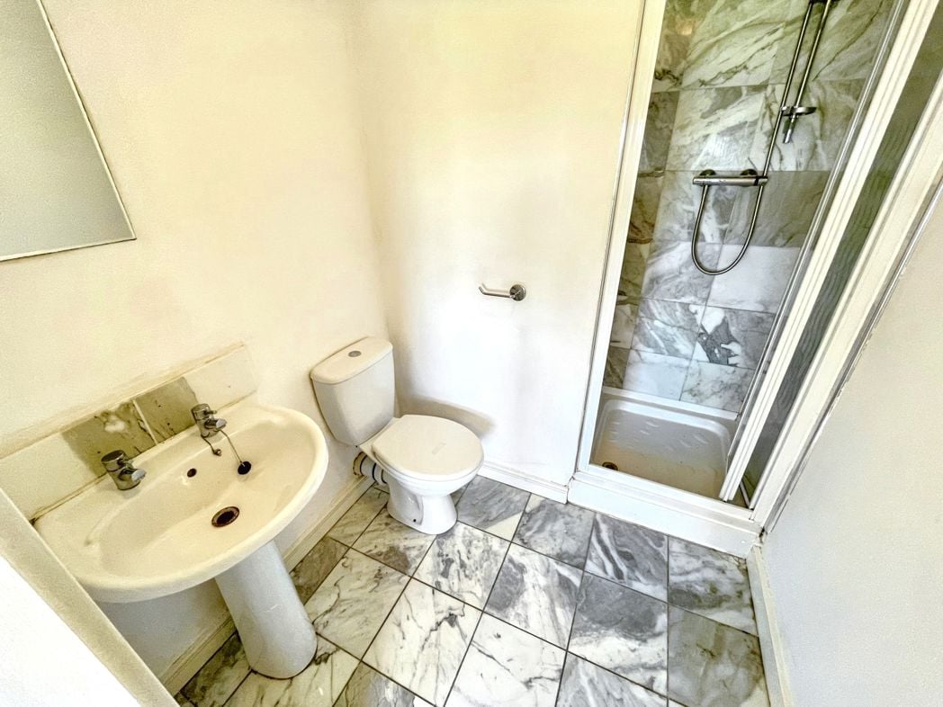 Property image 6 of 9