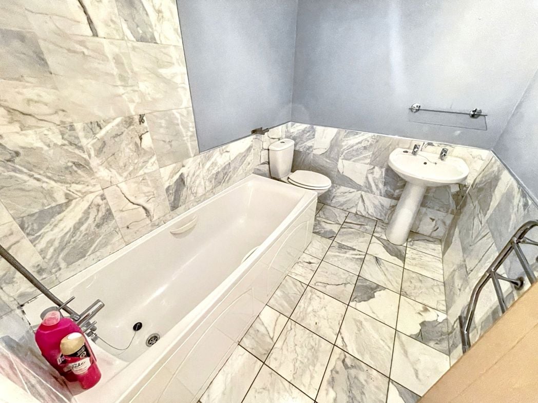 Property image 8 of 9