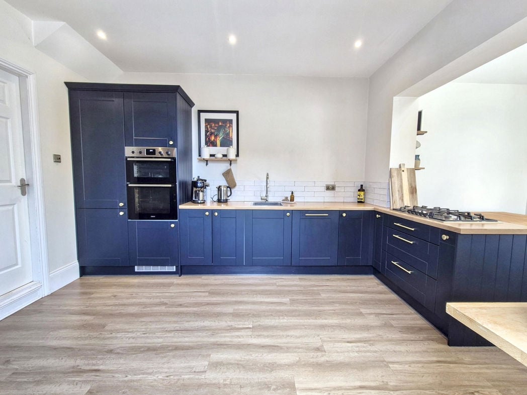 Property image 13 of 33