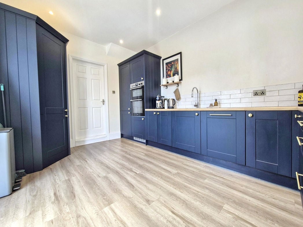 Property image 14 of 33