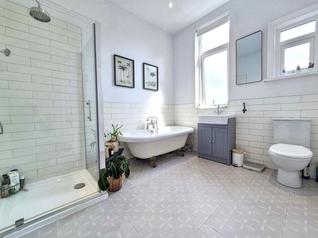 Property image 25 of 33