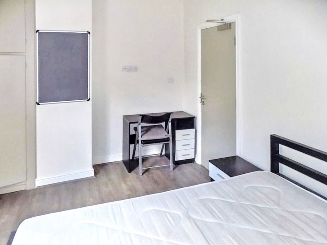 Property image 2 of 18