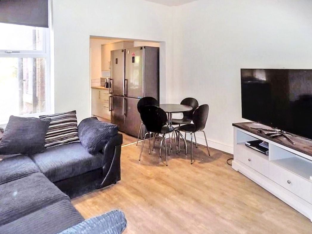 Property image 3 of 18