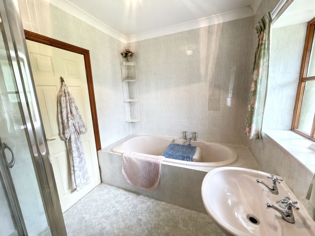 Property image 11 of 29