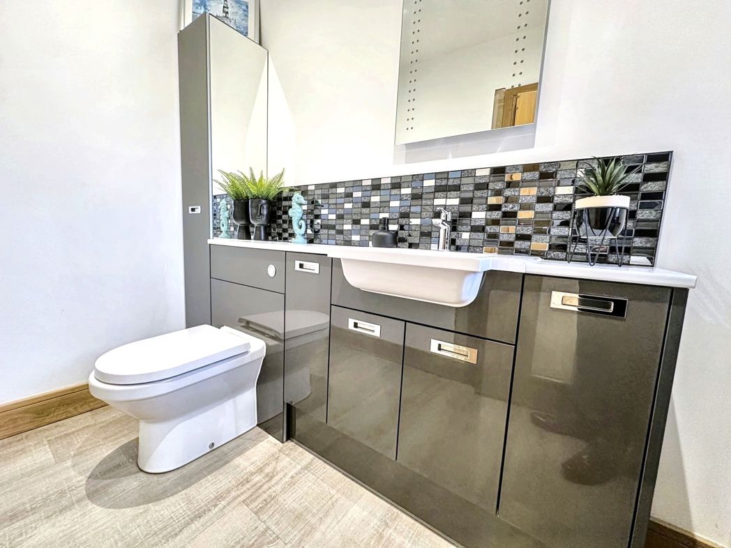 Property image 11 of 37