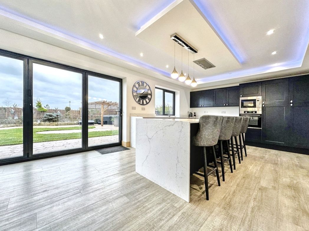 Property image 6 of 37