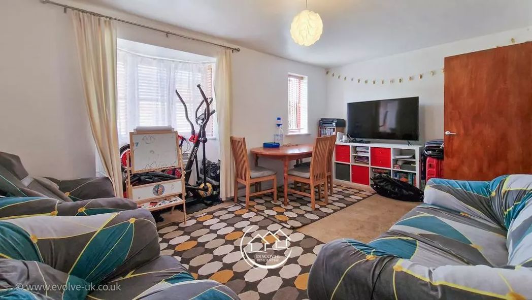 Property image 2 of 11