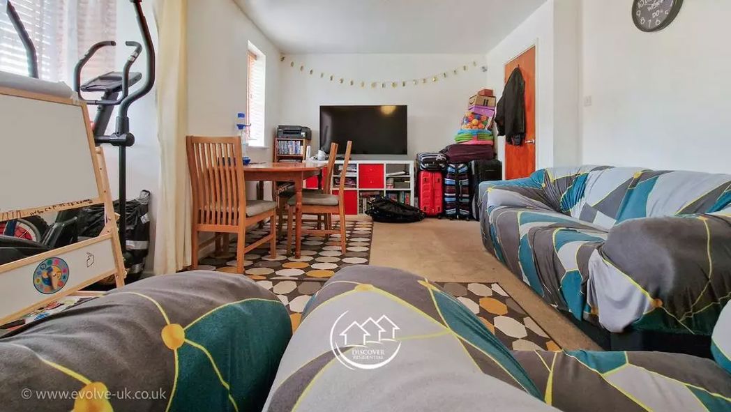 Property image 4 of 11