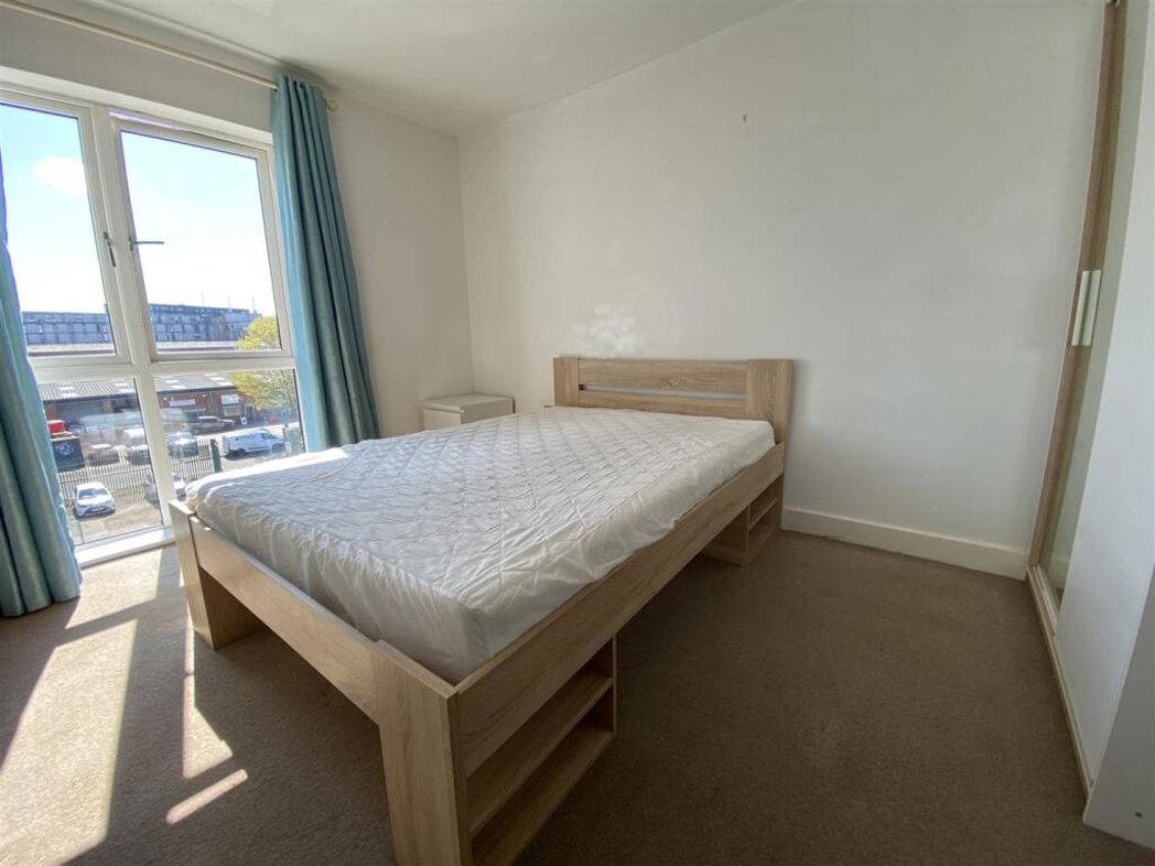 Property image 8 of 9