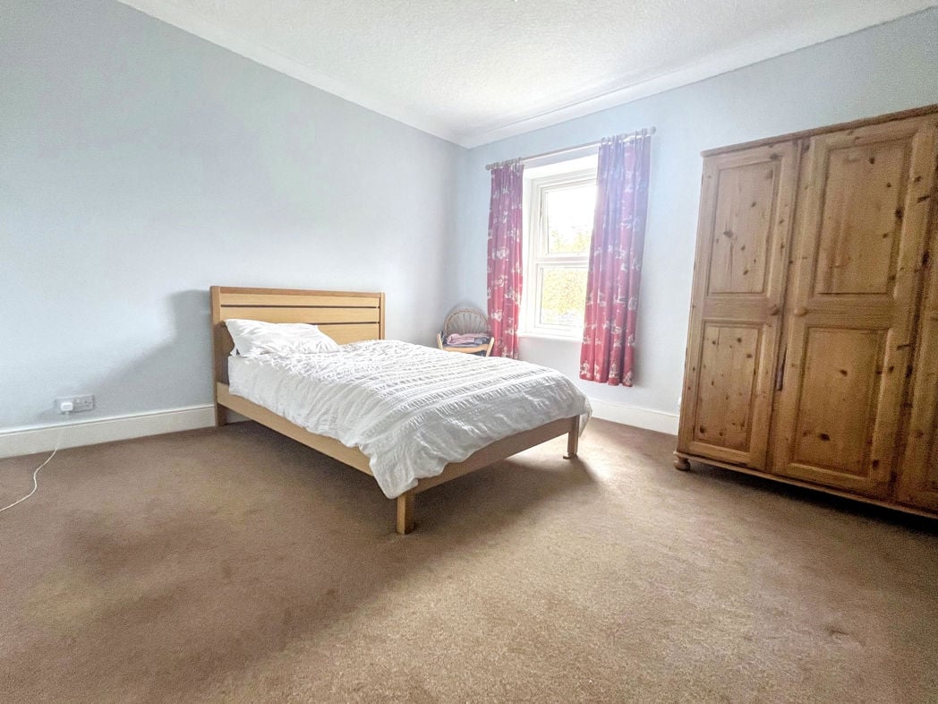Property image 8 of 15