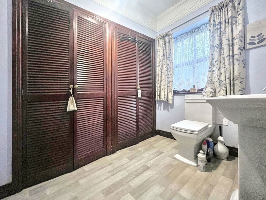 Property image 8 of 43