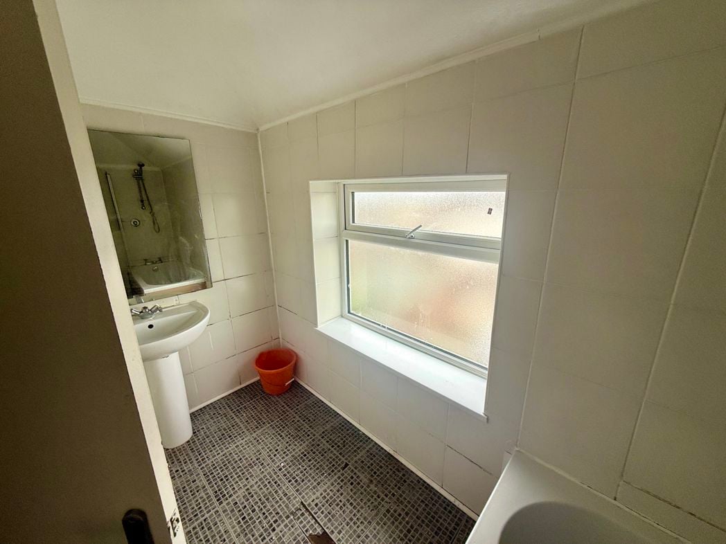 Property image 11 of 15