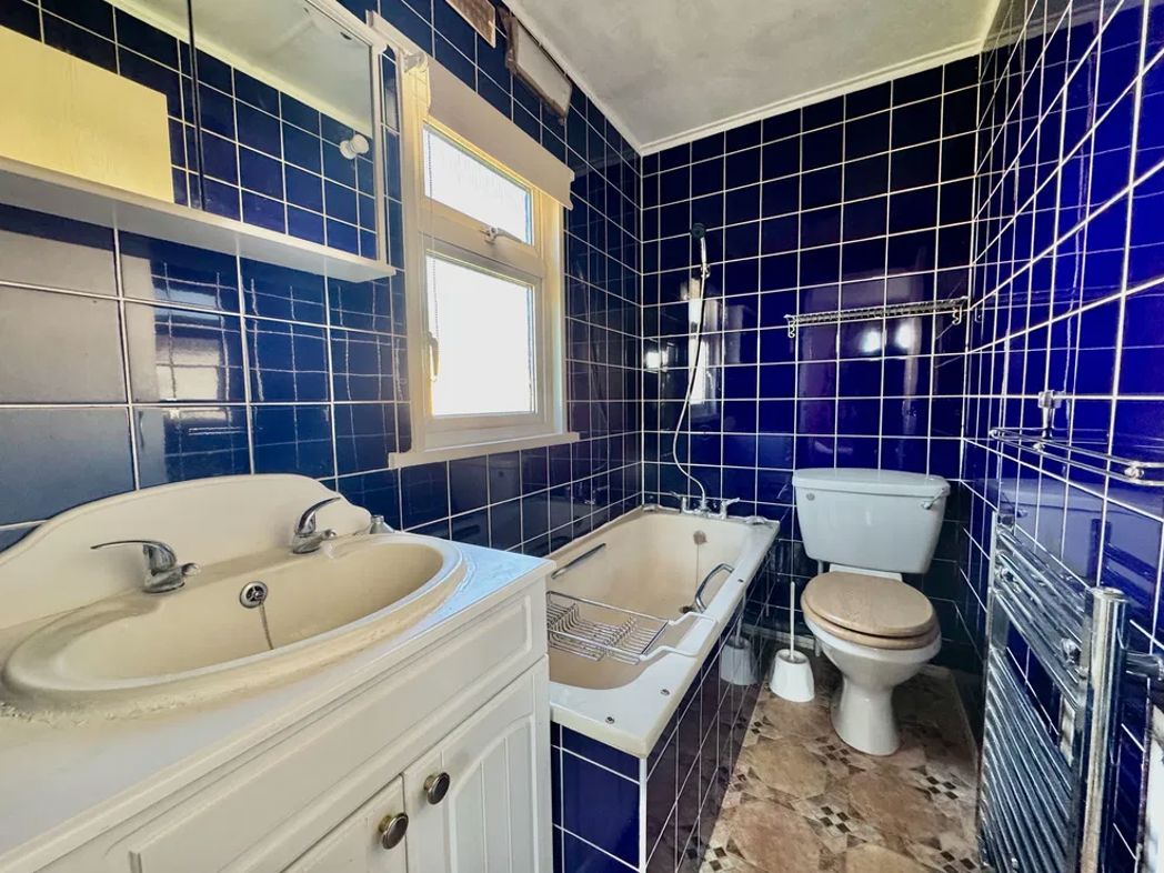 Property image 6 of 9
