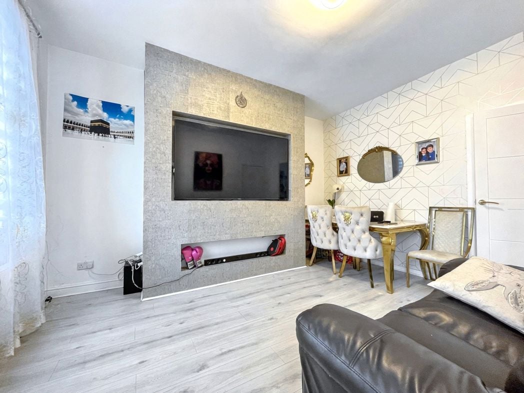 Property image 2 of 10