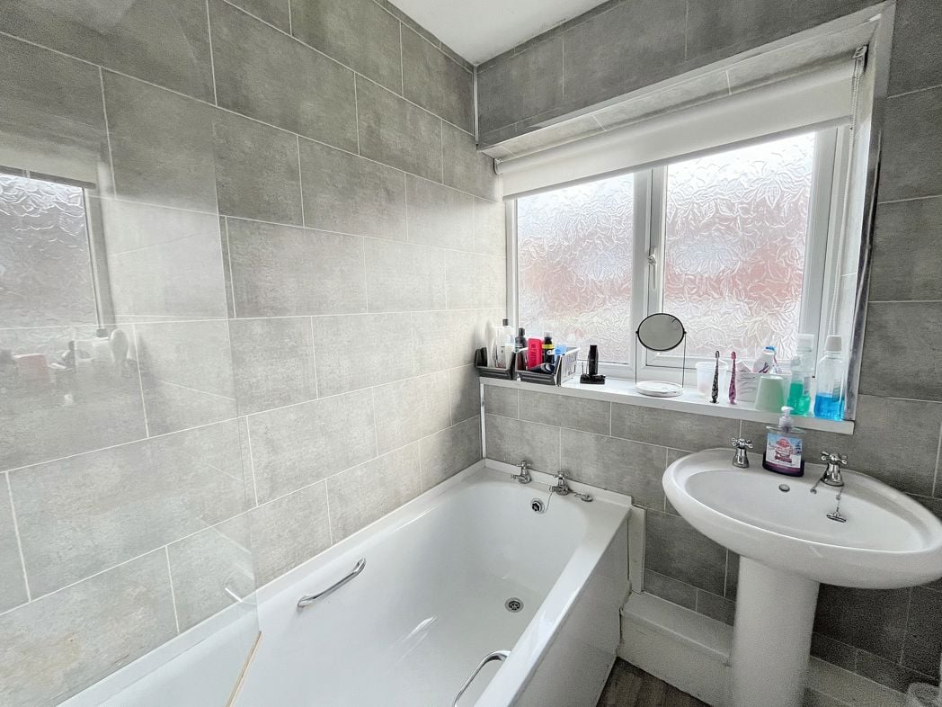 Property image 8 of 11