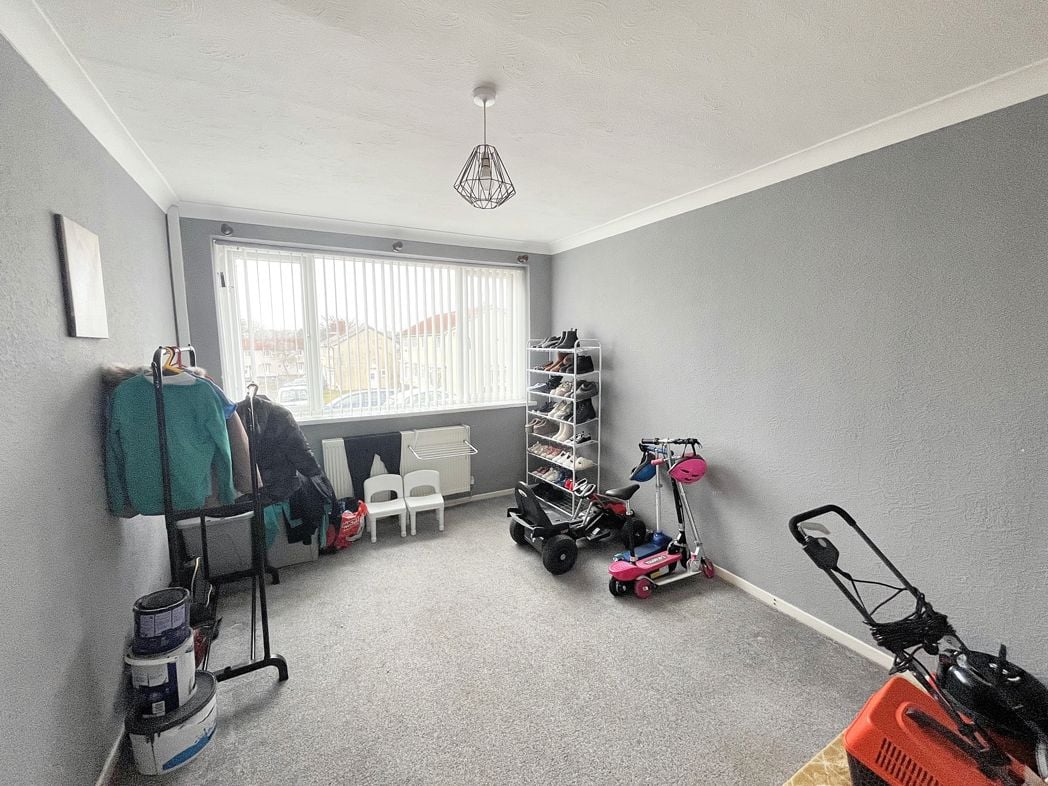 Property image 4 of 11