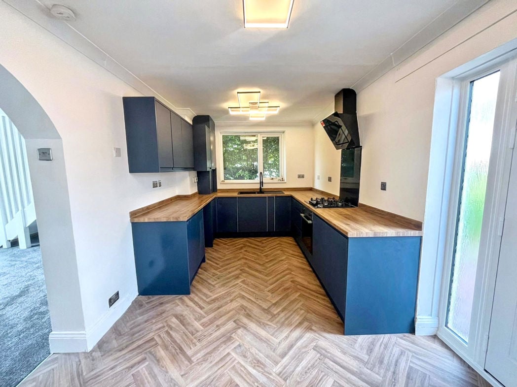 Property image 5 of 11