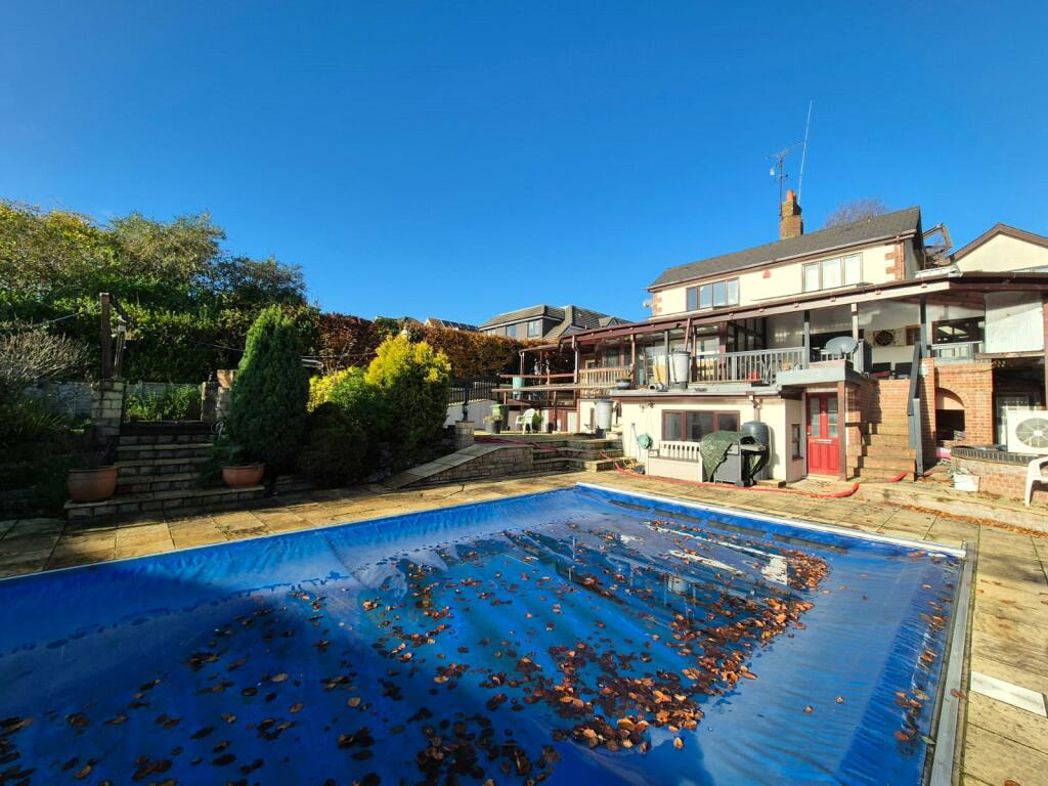 Property image 2 of 10