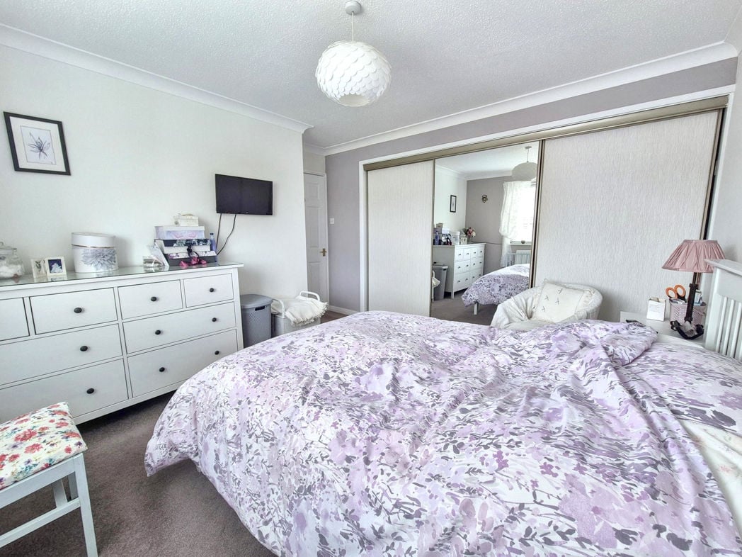 Property image 11 of 21