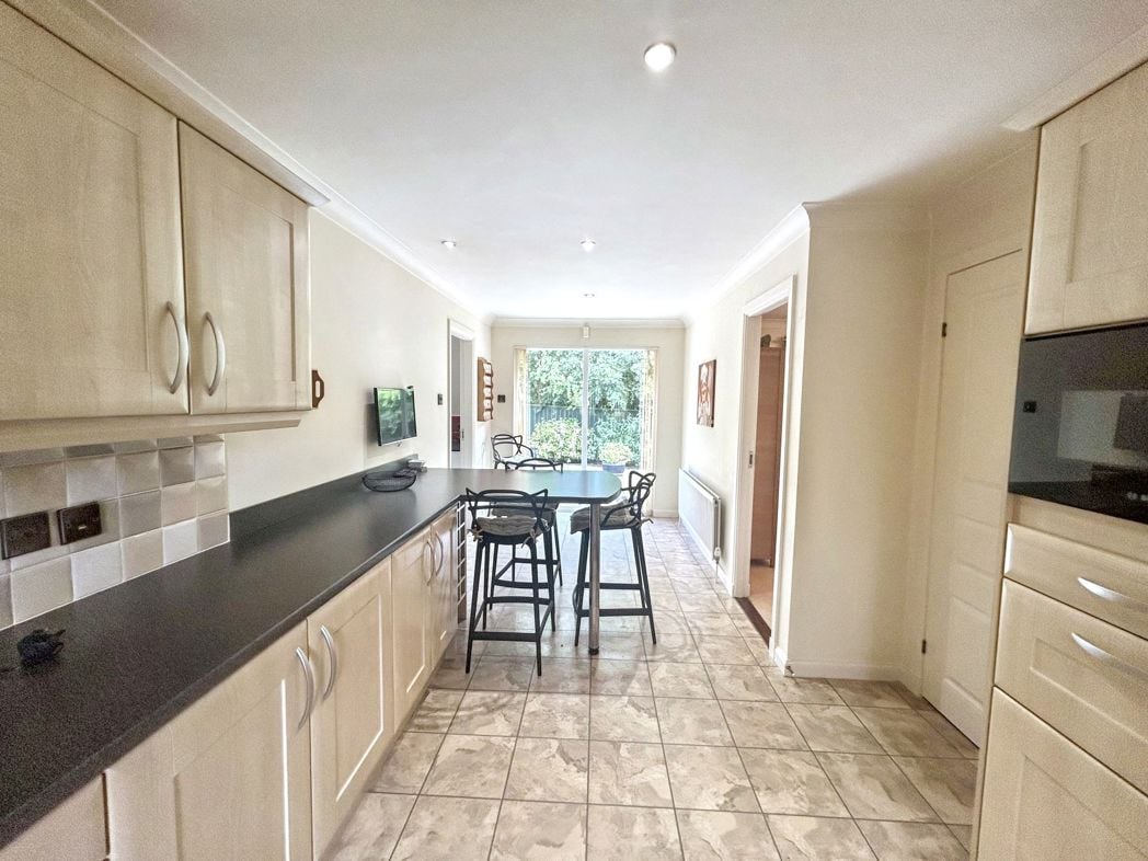 Property image 9 of 28