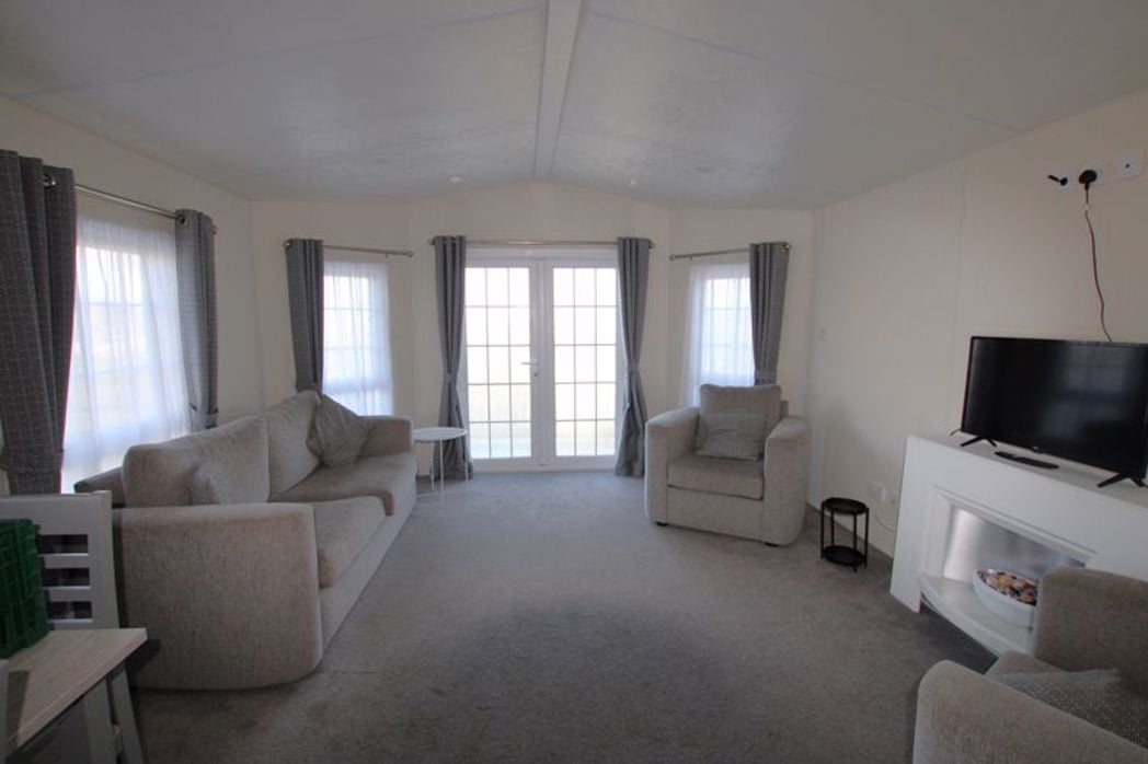 Property image 2 of 9