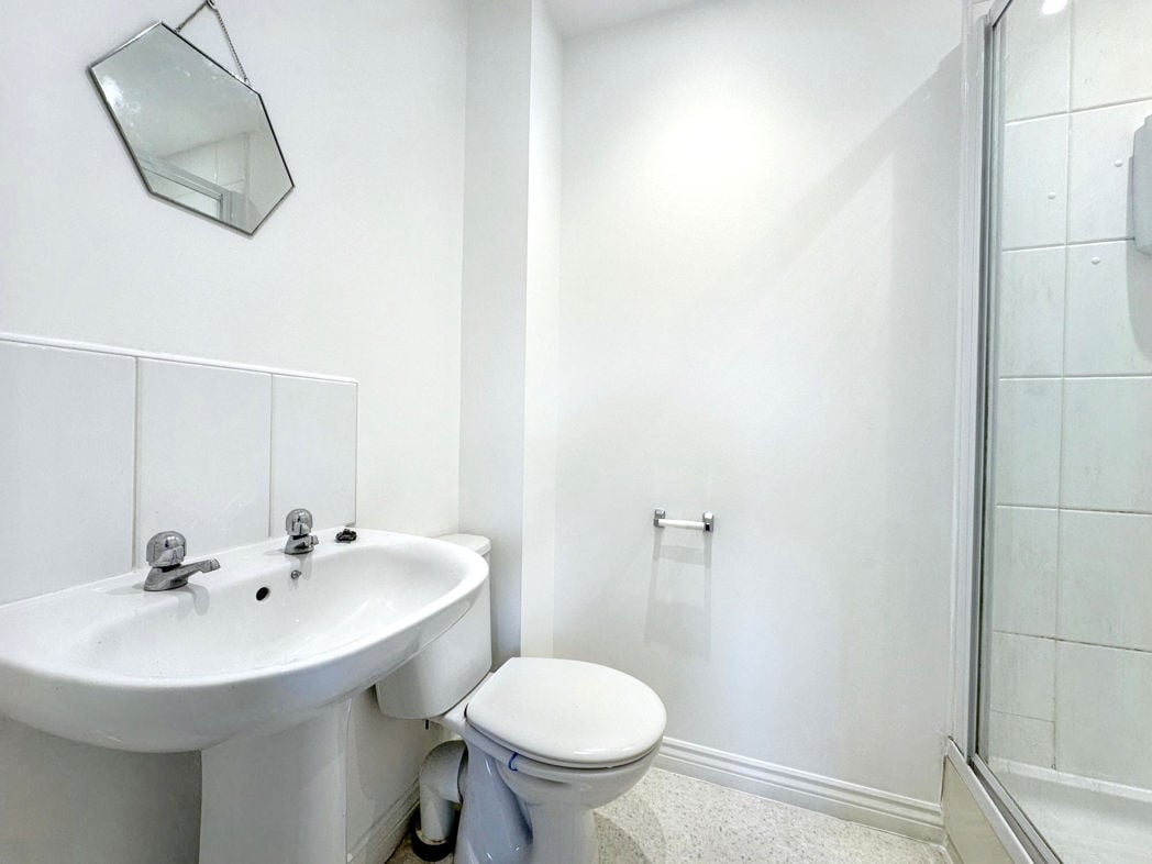 Property image 11 of 17