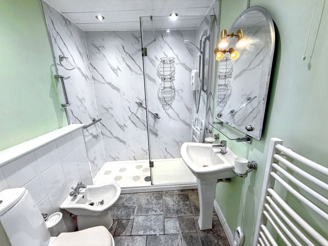 Property image 8 of 12