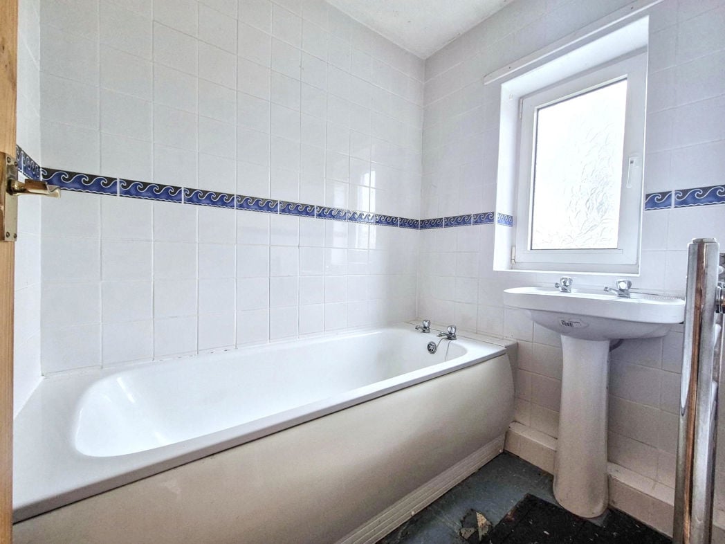 Property image 12 of 18