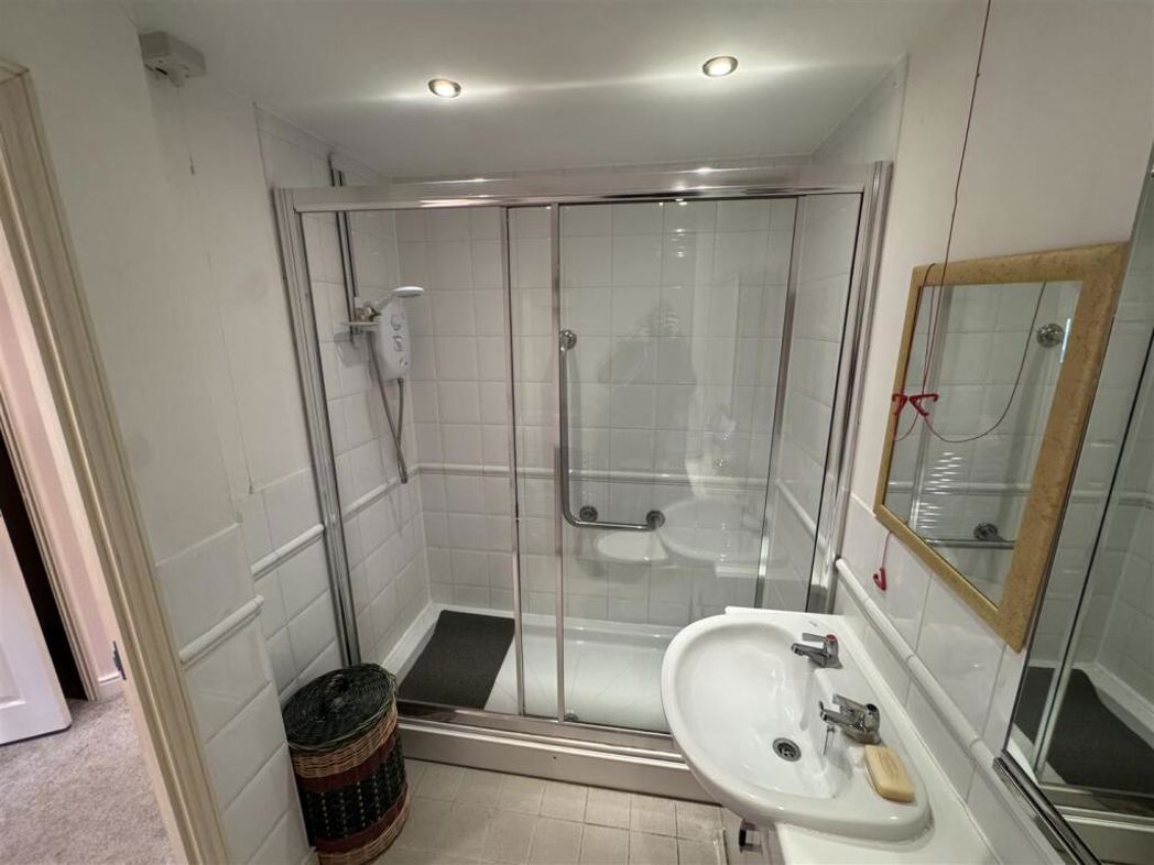 Property image 5 of 12