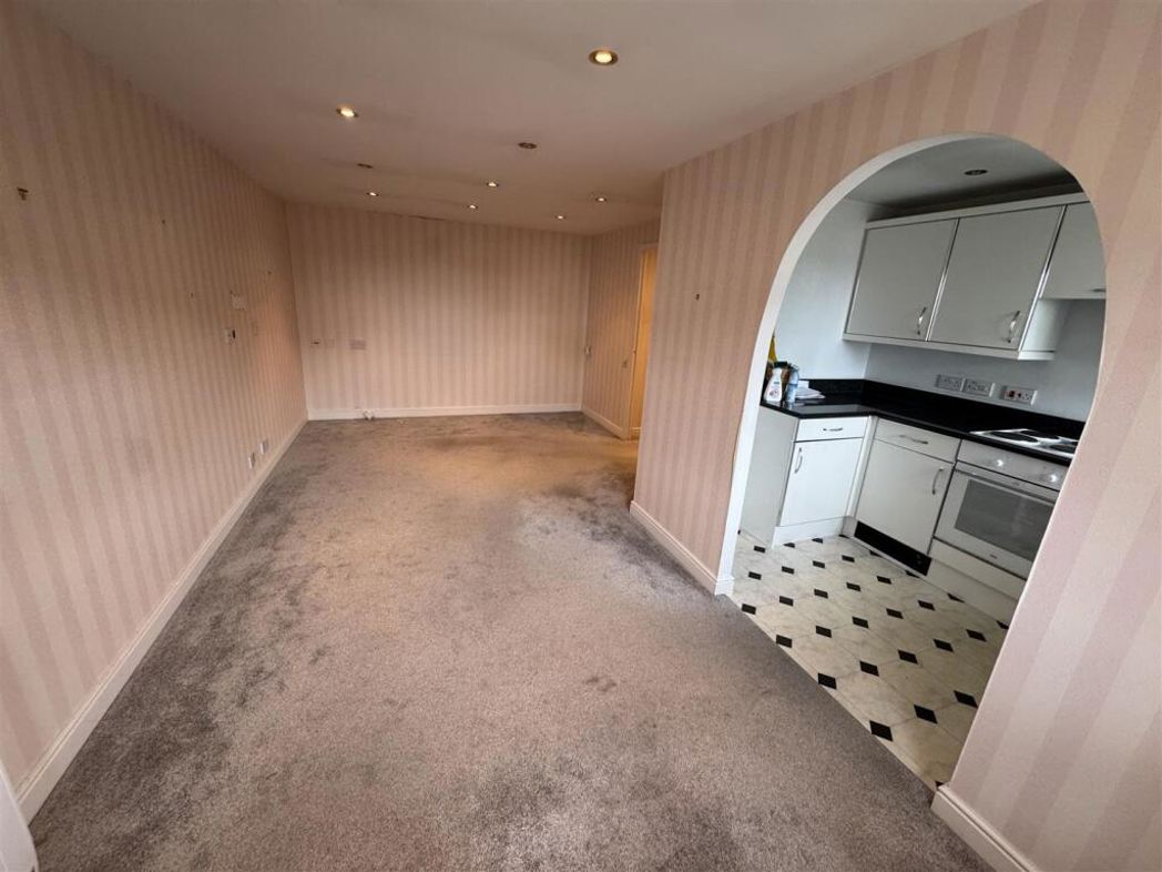 Property image 4 of 12